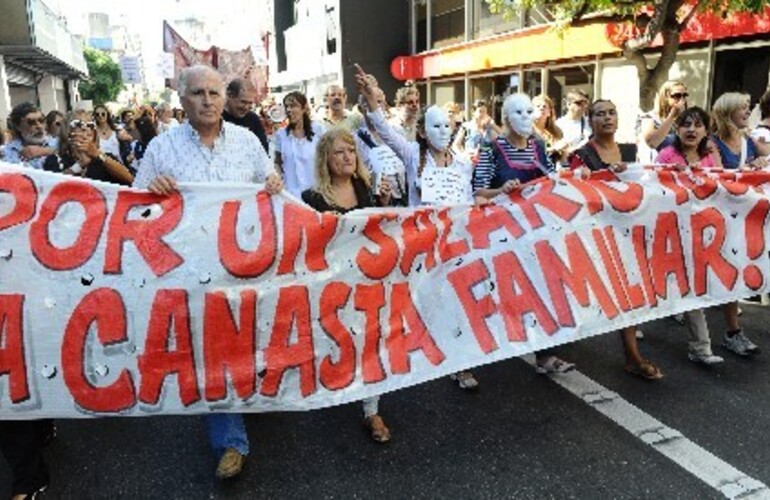 Los docentes santafesinos siguen firmes en su reclamo de aumento cercano al 30%. (Foto archivo diario La Capital: A.Amaya) Los docentes santafesinos siguen firmes en su reclamo de aumento cercano al 30%. (Foto archivo diario La Capital: A.Amaya)