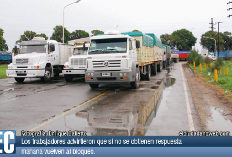 Imagen de Trabajadores de la Uocra bloquean el ingreso a agroexportadora Dreyfus