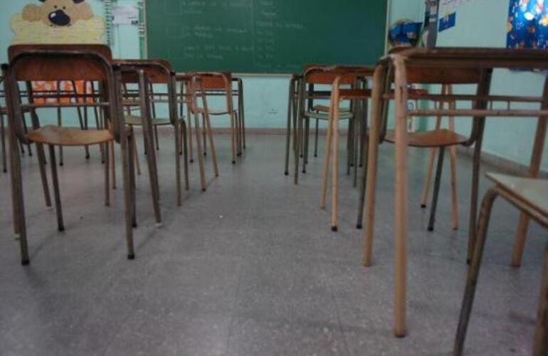 Imagen de Los docentes votan en las escuelas