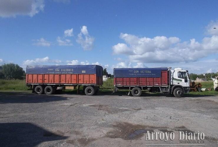 El camión permanece secuestrado frente a la base del Comando Regional