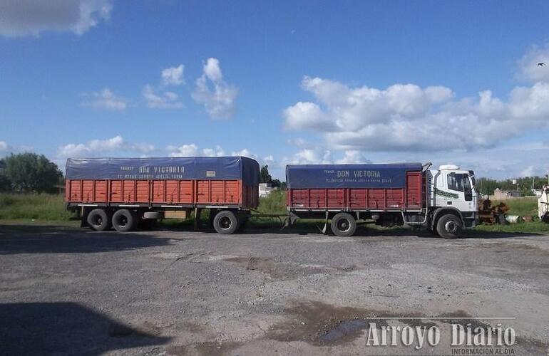 El camión permanece secuestrado frente a la base del Comando Regional