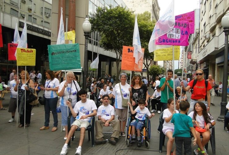 Imagen de "Los Tiburones del Paraná" participarán del 5to Vía Crucis de los Excluidos