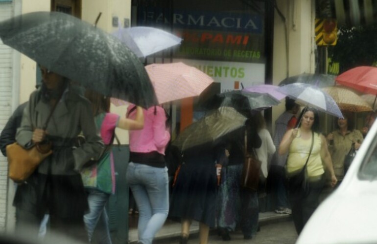 Imagen de A preparar los paraguas: Rosario amaneció con lluvias y el mal tiempo seguiría por varios días