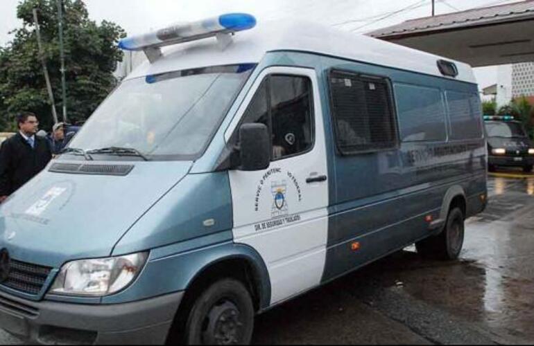 TRASLADOS. Uno de los veh&iacute;culos que se usan para llevar presos. (Archivo)