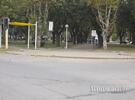 En la esquina de Mitre y Belgrano, sobre la Plaza 9 de Julio, falta una rampa