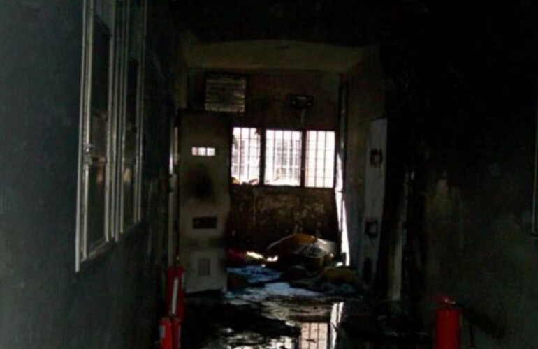 Imagen de Imputan a 11 detenidos el incendio intencional de la alcaid&iacute;a de Jefatura