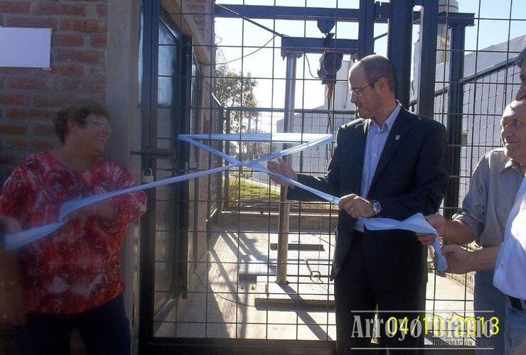 Corte de cinta en la inauguración de la planta elevadora de líquidos cloacales