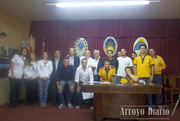 Hay equipo! Leonardo Rezia, Mariela Lauri, Rita Arias, Virginia Martinelli, Agustín Rezia, José Luis Tejedor, Marcelo Dianda, Hugo Munger, Franco Spina, Nicolás Mori, Nicolás Gironacci, Cristián Rezia y Matías Martinelli