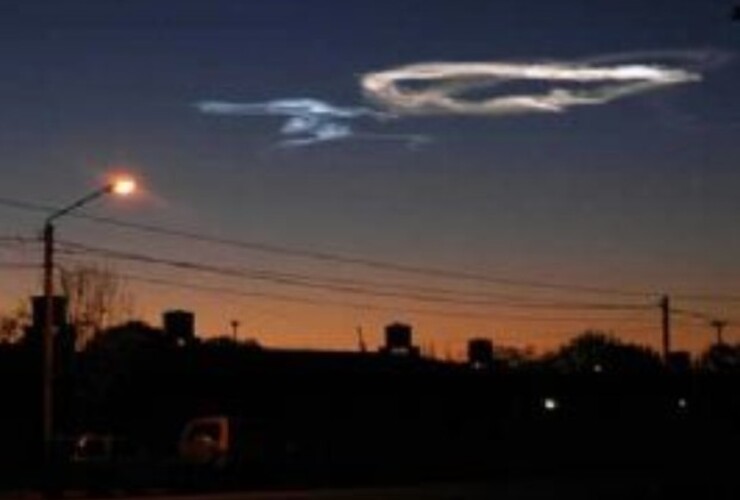 El extraño fenómeno iluminó el cielo esta madrugada en varias provincias del norte argentino. (Foto nuevodiarioweb.com.ar)