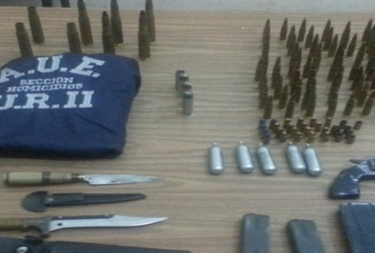 Imagen de Armas de guerra, drogas y dos detenidos