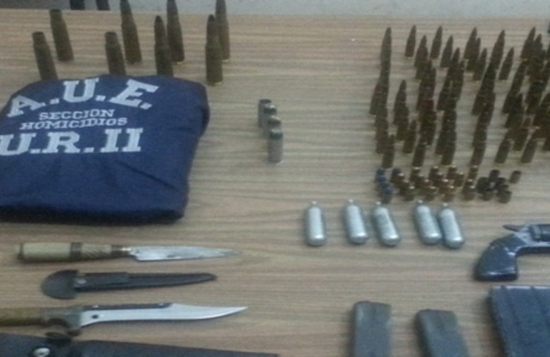 Imagen de Armas de guerra, drogas y dos detenidos