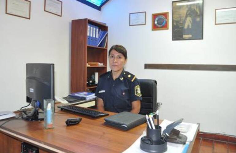 La comisaria Carina Torrico se encuentra al frente de la dependencia en donde se reciben las denuncias diariamente.