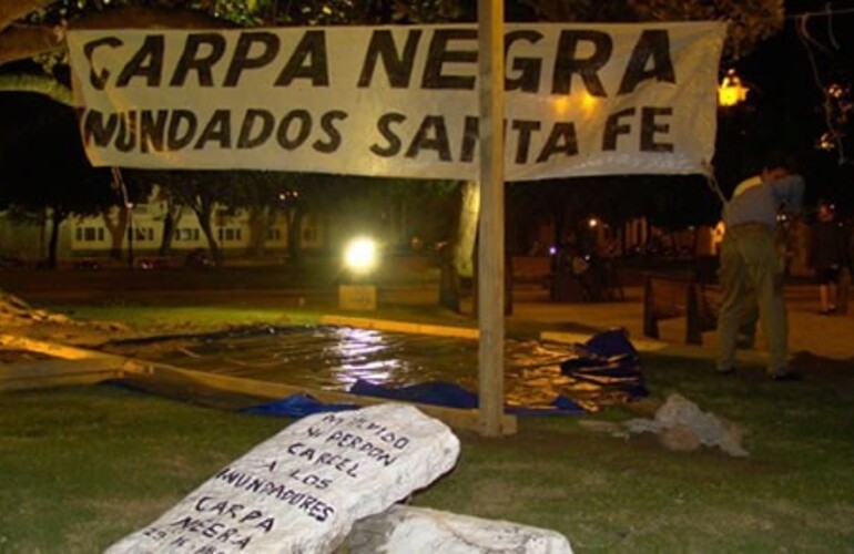 Se descubrirá una placa en la Carpa Negra, en la Plaza de Mayo.