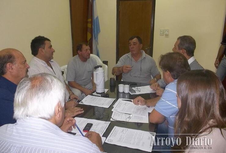 Néstor Tatángelo y Fabián Sánchez junto a los ediles