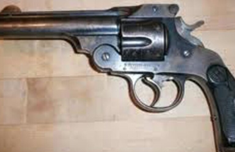 El arma usada en el hecho fue un revolver similar al de la imagen. (Foto archivo)