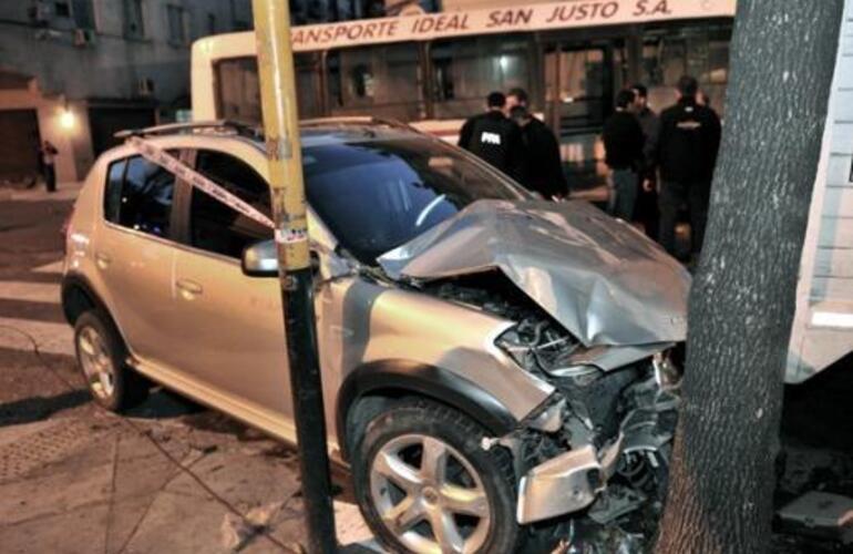 Imagen de Seis heridos en un choque entre un auto y un colectivo