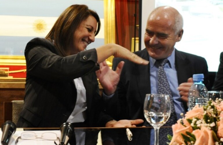 Fein y Meyer, durante la última visita del secretario de Turismo al Monumento a la Bandera.