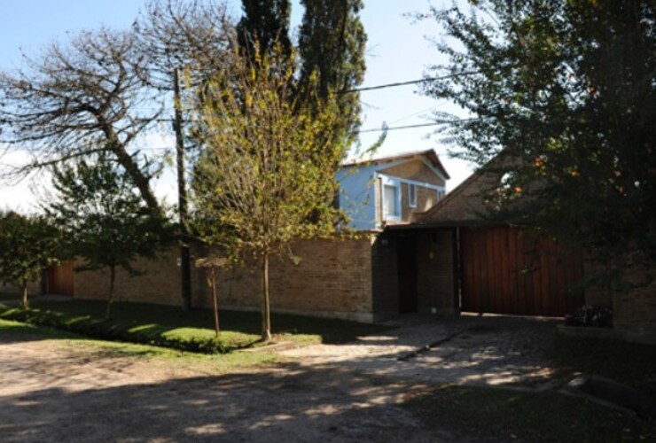 Residencia. En esta casa de Lennox 2480, en Funes, vivió hasta el martes Leonardo Popea, de 57 años