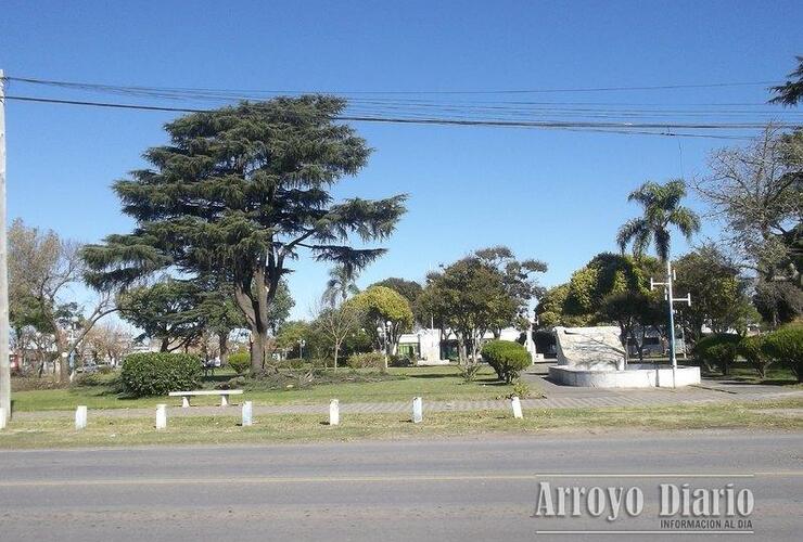 Plaza "San Martín", vista desde calle Intendente Costantini