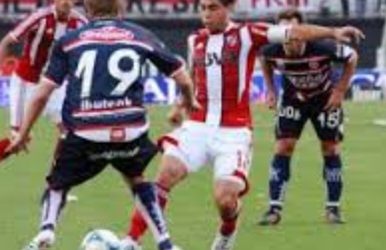 Imagen de Uni&oacute;n empat&oacute; con River, que no pudo descontarle a &Ntilde;uls en la pelea por el t&iacute;tulo