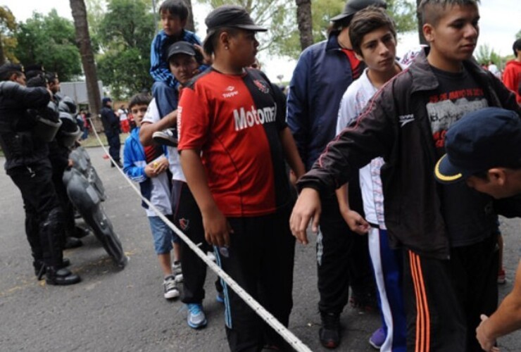 El partido debería jugarse en horario diurno porque esto favorece todos los operativos de seguridad, dijo Farias.