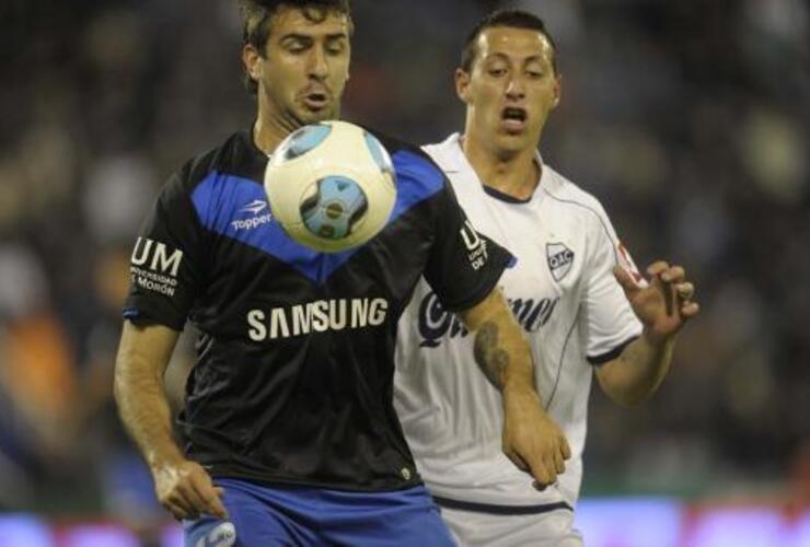 Imagen de Vélez derrotó a Quilmes en Liniers y lo dejó preocupado por el promedio