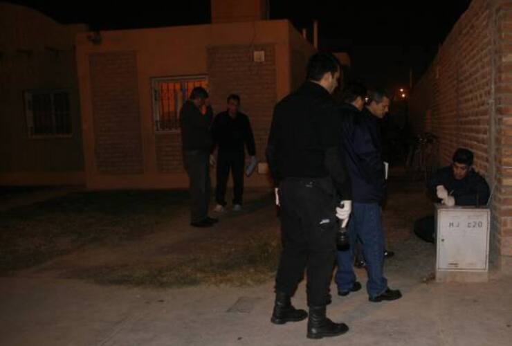 Imagen de Mató a su mujer embarazada y obligó al hijo a limpiar la sangre