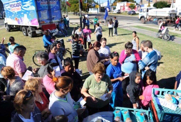 Imagen de Vuelven a Rosario los camiones de Economía Popular y Pescado Para Todos