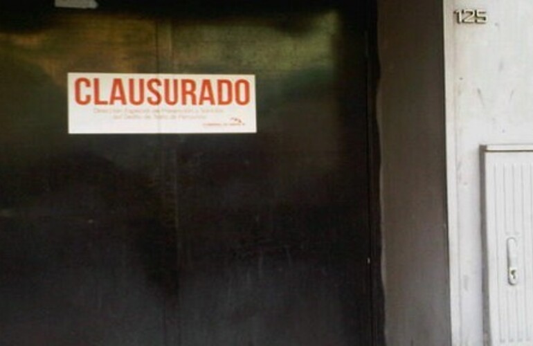 Que La Rosa es de él, que el hotel que está al lado también, pero que si las chicas llevan a sus clientes de un lugar a otro es una decisión que lo excede y que no se queda con ningún tipo de comisión de la tarifa que ellas cobran por su trabajo sexual. E