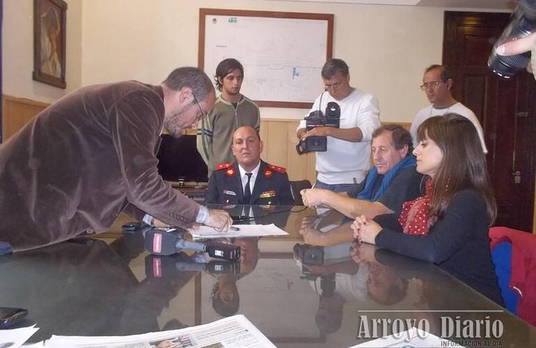 Imagen de El Municipio entregó un subsidio a Bomberos Voluntarios