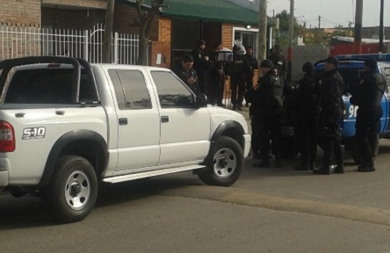 Policía y Gandarmería trabajaban en Las Flores.