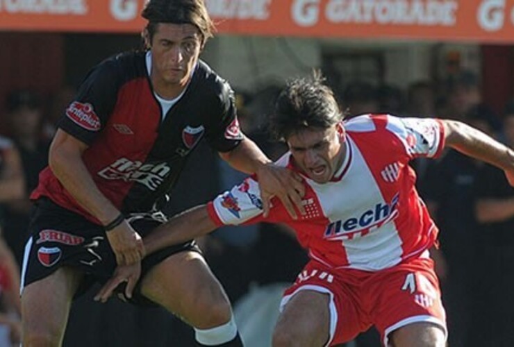 El partido se juega a puertas cerradas en el Estadio "15 de Abril"