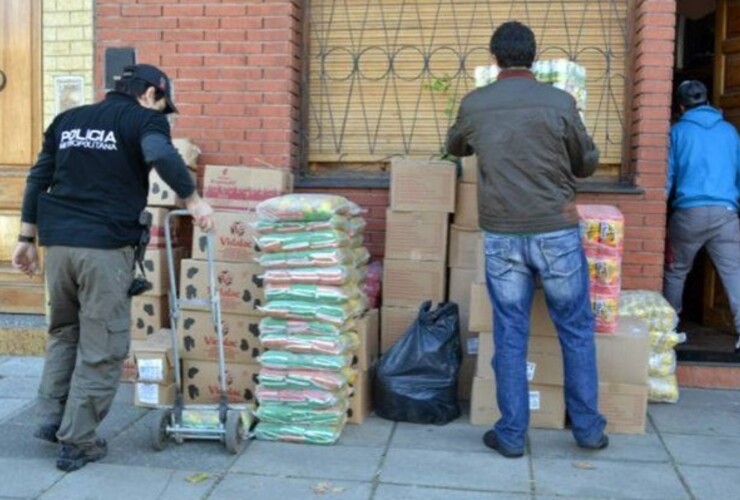 Imagen de Cae banda que vendía productos y alimentos destinados a planes sociales