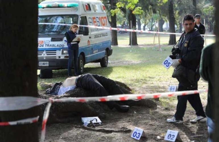 El cad&aacute;ver fue hallado en la zona del Parque Independencia. (Foto: N. Juncos)