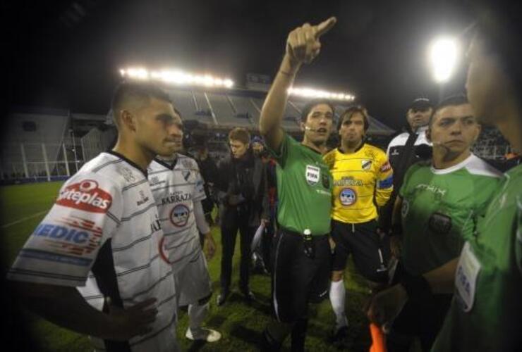Imagen de El partido entre Vélez y All Boys fue suspendido por incidentes