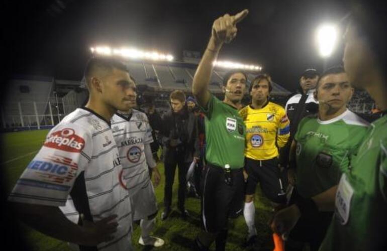 Imagen de El partido entre V&eacute;lez y All Boys fue suspendido por incidentes