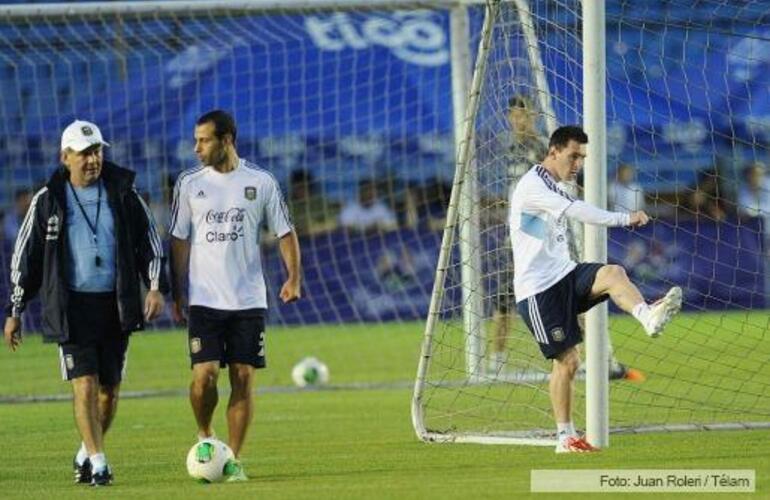 Imagen de Sabella prueba jugadores en el amistoso ante Guatemala