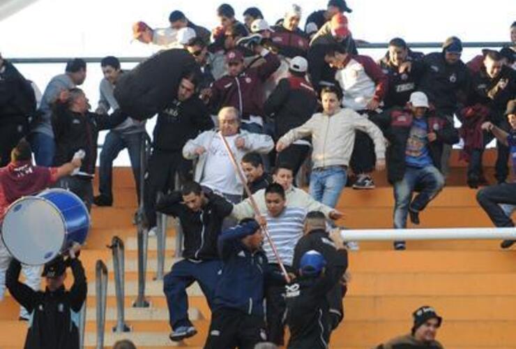 Imagen de Liberan al policía acusado de matar al hincha de Lanús