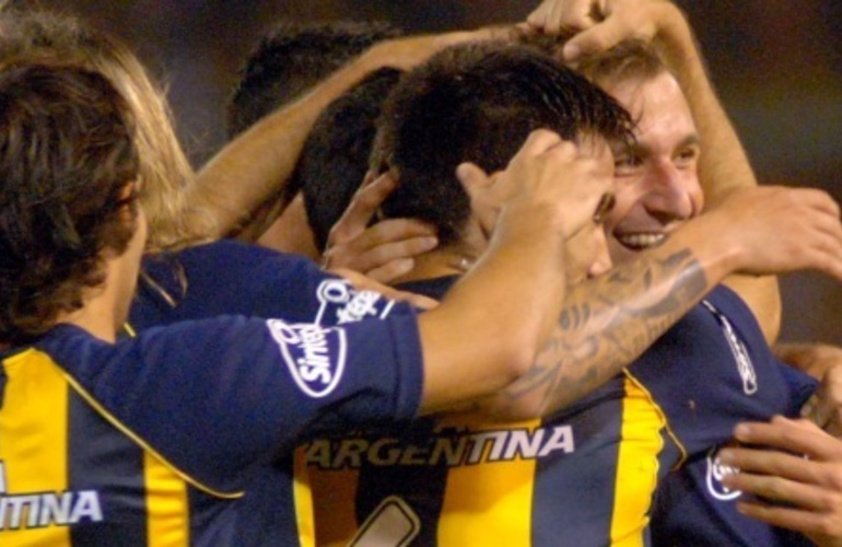 Central quiere m&aacute;s abrazos para el cierre (FotoBaires)