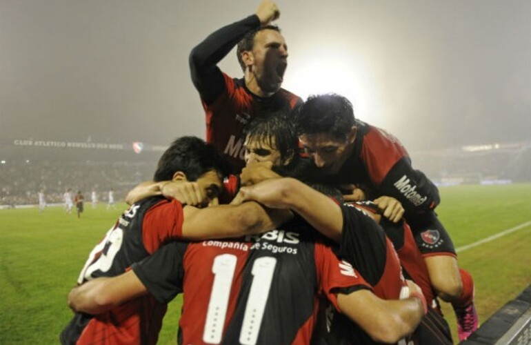 Lucas, Maxi, Nacho, Casco, Vergini. Los jugadores rojinegros están a un paso de lograr el gran objetivo. (Foto: H. Rio)