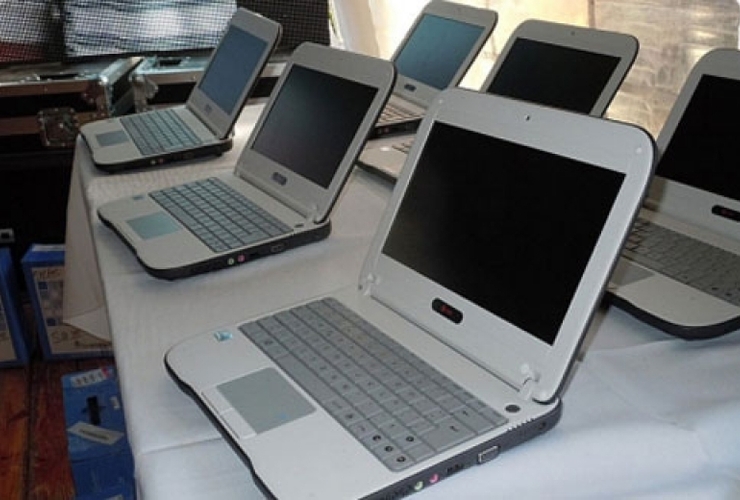 Imagen de Se robaron 40 netbooks de una escuela