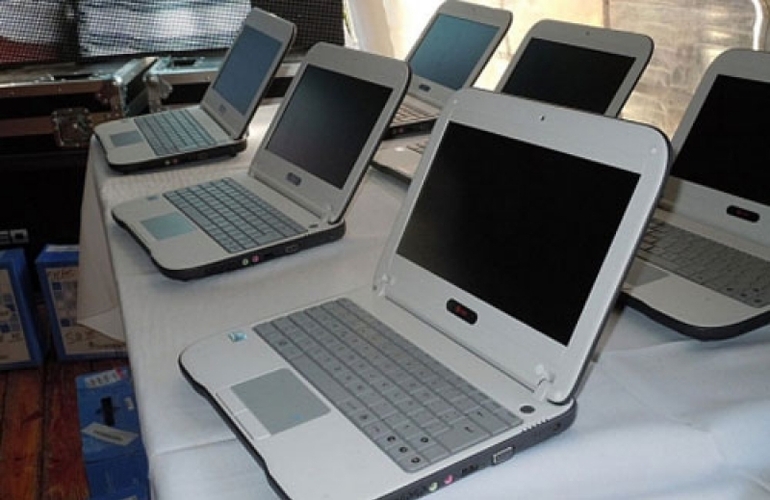 Imagen de Se robaron 40 netbooks de una escuela