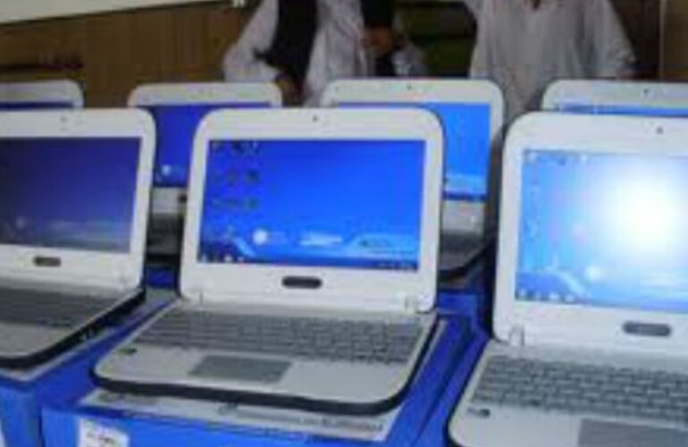 Imagen de Detienen a jóvenes que robaron netbook en la escuela