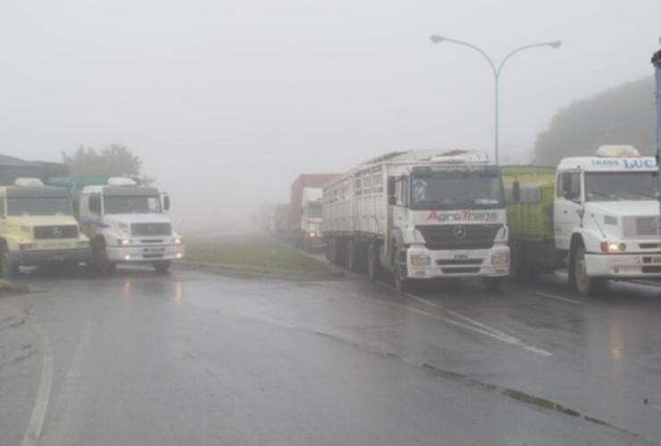 Por la niebla en la región rige el alerta vial. Recomiendan no salir a la ruta. (Foto de archivo: N. Juncos.)