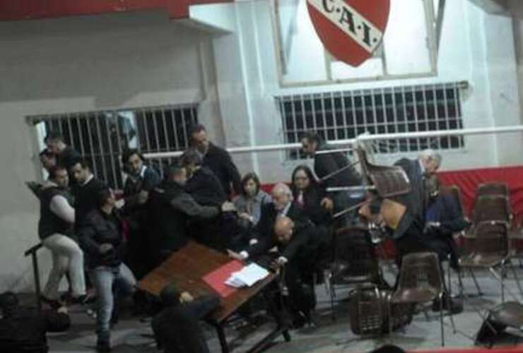 Imagen de Escándalo en Independiente: agredieron a Cantero