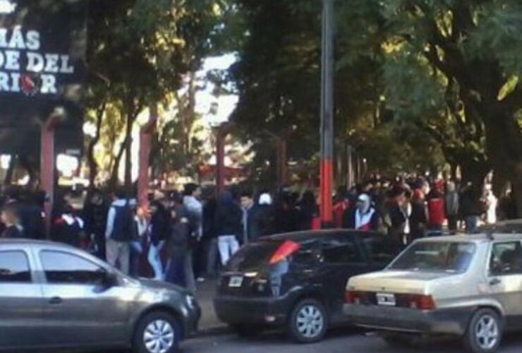 Imagen de Rosario: mientras jugaba newell´s se robaron cinco autos