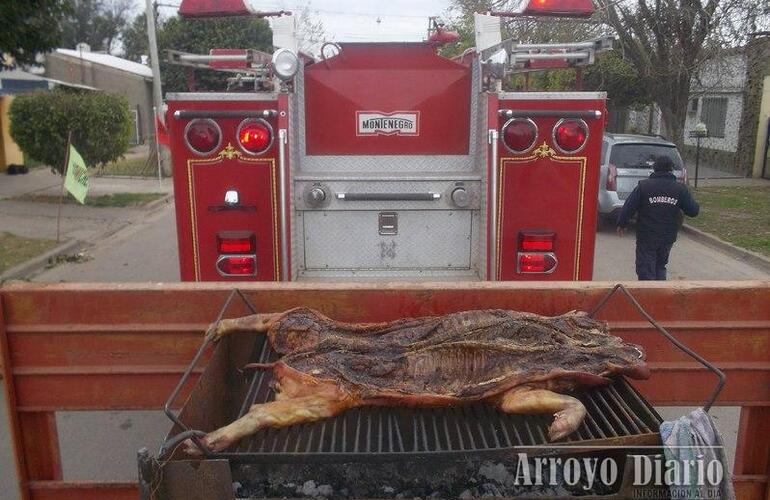 El lechón se cocinaba a la vista de todos!