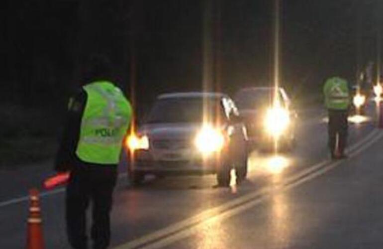 El hombre se negó a efectuar el control de alcoholemia, insultó a los efectivos y terminó golpeando a un cabo. El hombre se negó a efectuar el control de alcoholemia, insultó a los efectivos y terminó golpeando a un cabo.