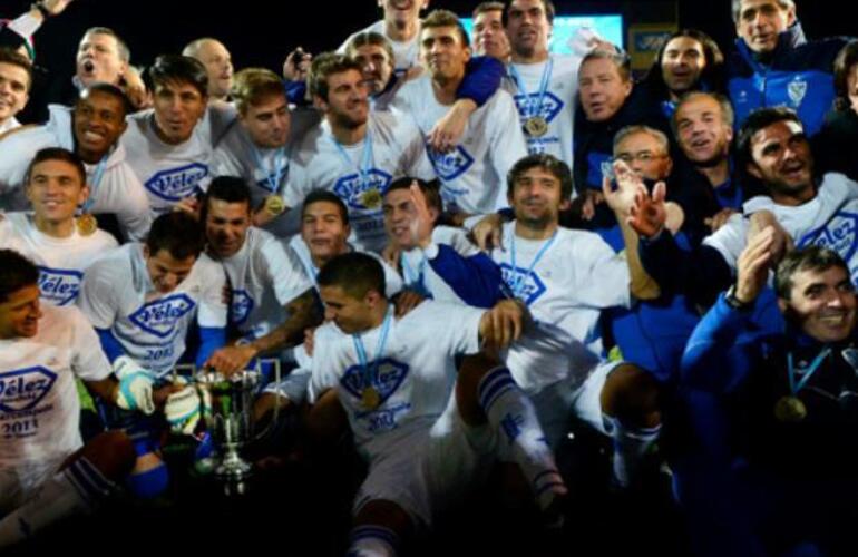 Vélez ganó una estrella y el acceso a la Copa Libertadores al vencer a Newell's en la SuperFinal