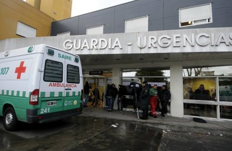 La puerta del hospital Santojanni, donde atendieron a algunos de los heridos del tiroteo. Foto: DyN